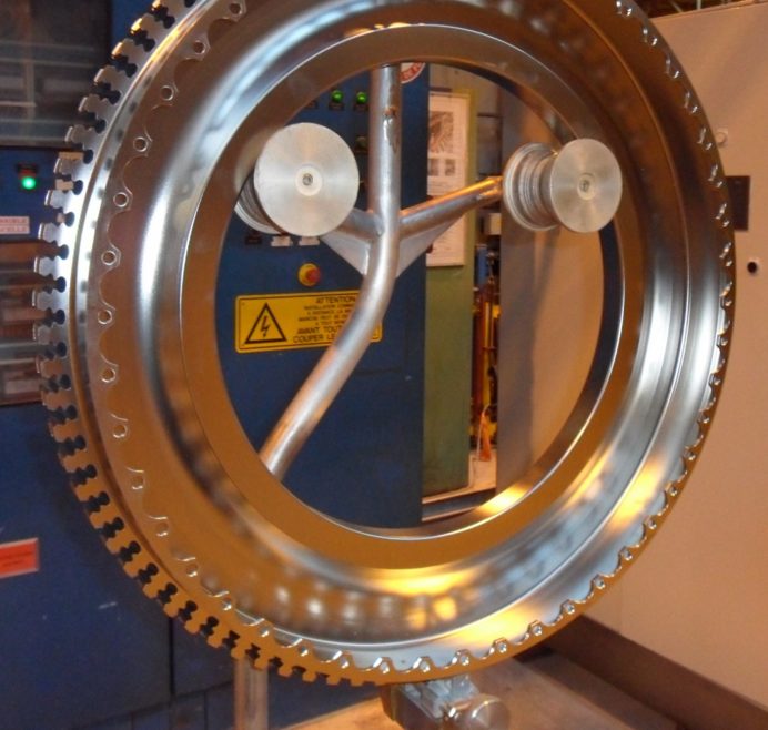 Aircraft turbine disk to clean