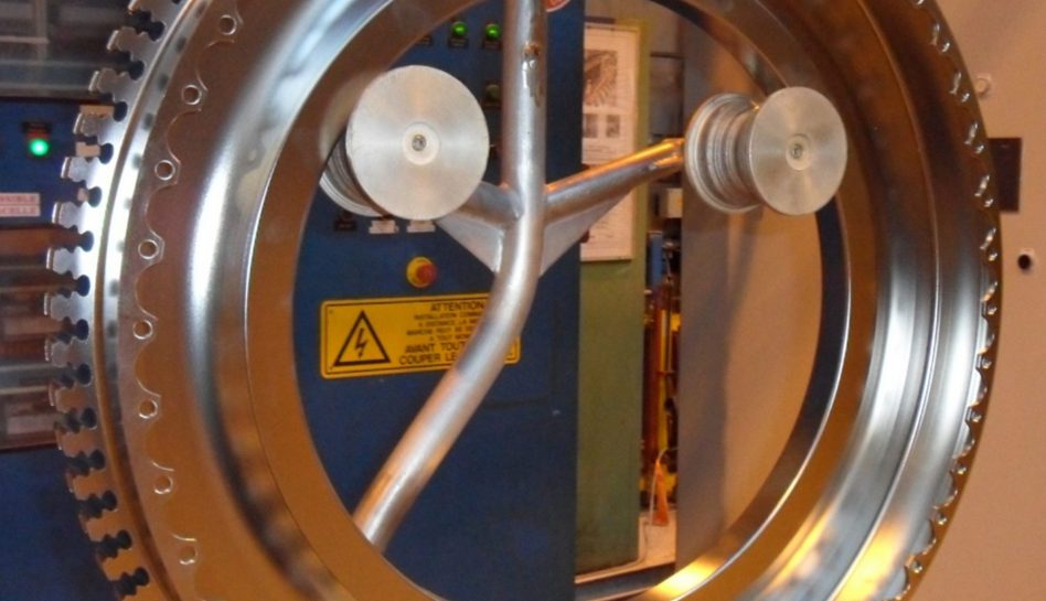 Aircraft turbine disk to clean