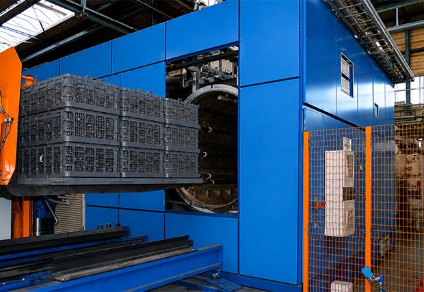Machine de dégraissage de grandes charges avant traitement thermique