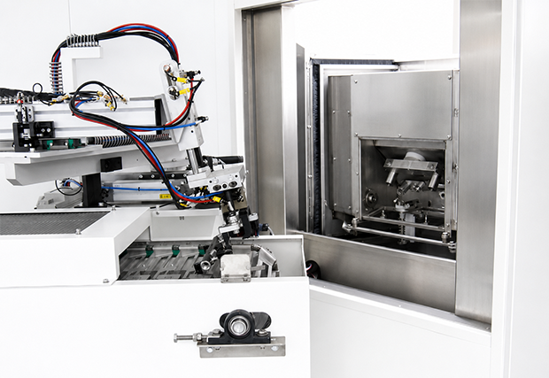 Carousel with robotic loading in a production cell