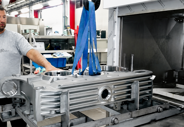 High-capacity machine for machining large mechanical components