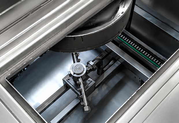 Specialised cleaning equipment with targeted spraying via booms and nozzles