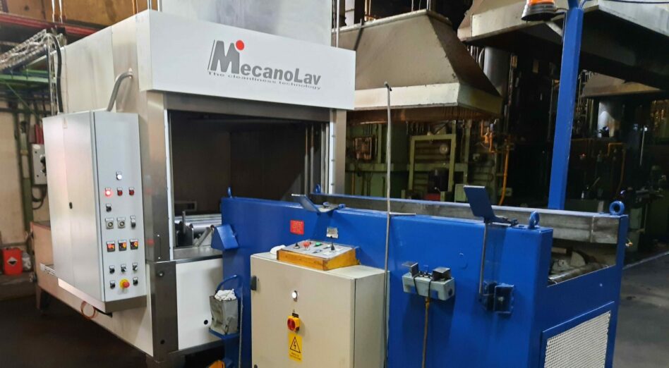 Turntable parts washer with wide range of applications