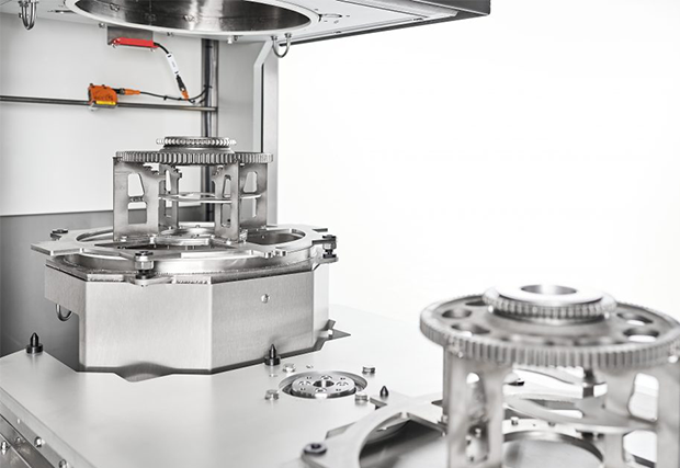 A scalable and modular washing machine with loading and unloading during downtime